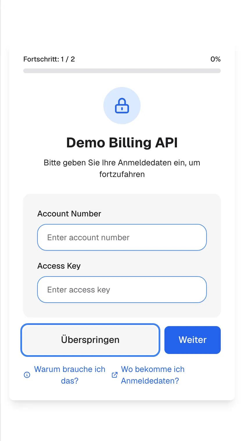 Statt des Chats zeigt der Assistent einen Bildschirm für Zugangsdaten. Oben stehen „Fortschritt: 1 / 2“ mit „0%“ und einem leeren Balken, dann ein Schloss, der Dienstname „Demo Billing API“ und „Bitte geben Sie Ihre Anmeldedaten ein, um fortzufahren“. Es folgen zwei leere Felder, „Account Number“ und „Access Key“, deren Beschriftungen und Platzhalter („Enter account number“, „Enter access key“) auf Englisch bleiben, dann die Schaltflächen „Überspringen“, hervorgehoben, und „Weiter“ sowie die Links „Warum brauche ich das?“ und „Wo bekomme ich Anmeldedaten?“. Mit „Überspringen“ chatten Sie ohne diesen Dienst.