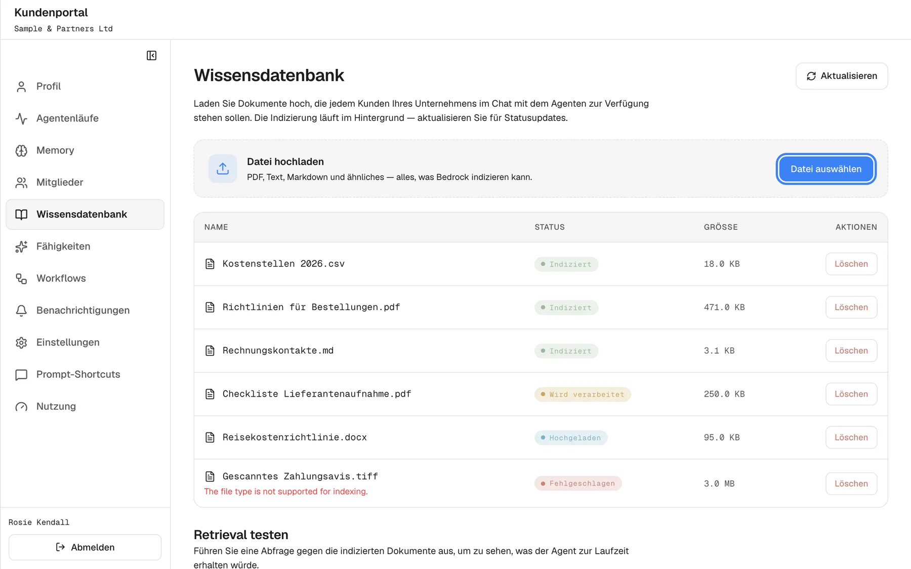 Die Seite „Wissensdatenbank“ mit Einleitung und „Aktualisieren“. Die Karte „Datei hochladen“ zeigt einen Hinweis mit den akzeptierten Dateitypen (PDF, Text, Markdown und ähnliche) und hat die Schaltfläche „Datei auswählen“, hervorgehoben. Darunter listet eine Tabelle die Dokumente des Unternehmens mit Name, Status, Größe und „Löschen“: drei sind „Indiziert“, eines „Wird verarbeitet“, eines „Hochgeladen“, und „Gescanntes Zahlungsavis.tiff“ ist „Fehlgeschlagen“ mit dem roten englischen Hinweis „The file type is not supported for indexing.“. Der Status aktualisiert sich nicht selbst; nutzen Sie „Aktualisieren“.