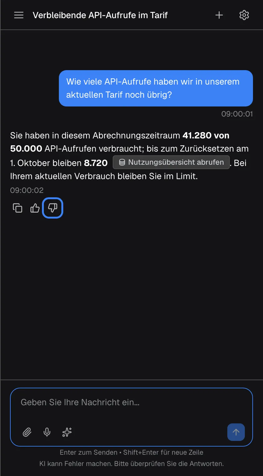 Ein Chat mit dem Titel „Verbleibende API-Aufrufe im Tarif“. Der Assistent antwortet, dass in diesem Abrechnungszeitraum 41.280 von 50.000 API-Aufrufen verbraucht sind und bis zum 1. Oktober 8.720 bleiben, mit dem Abzeichen „Nutzungsübersicht abrufen“. Unter der Antwort liegen drei Symbole: „Nachricht kopieren“, „Gute Antwort“ (Daumen hoch) und „Schlechte Antwort“ (Daumen runter), Letzteres hervorgehoben. Daumen hoch wird sofort gesendet; Daumen runter fragt zuerst, was falsch war.