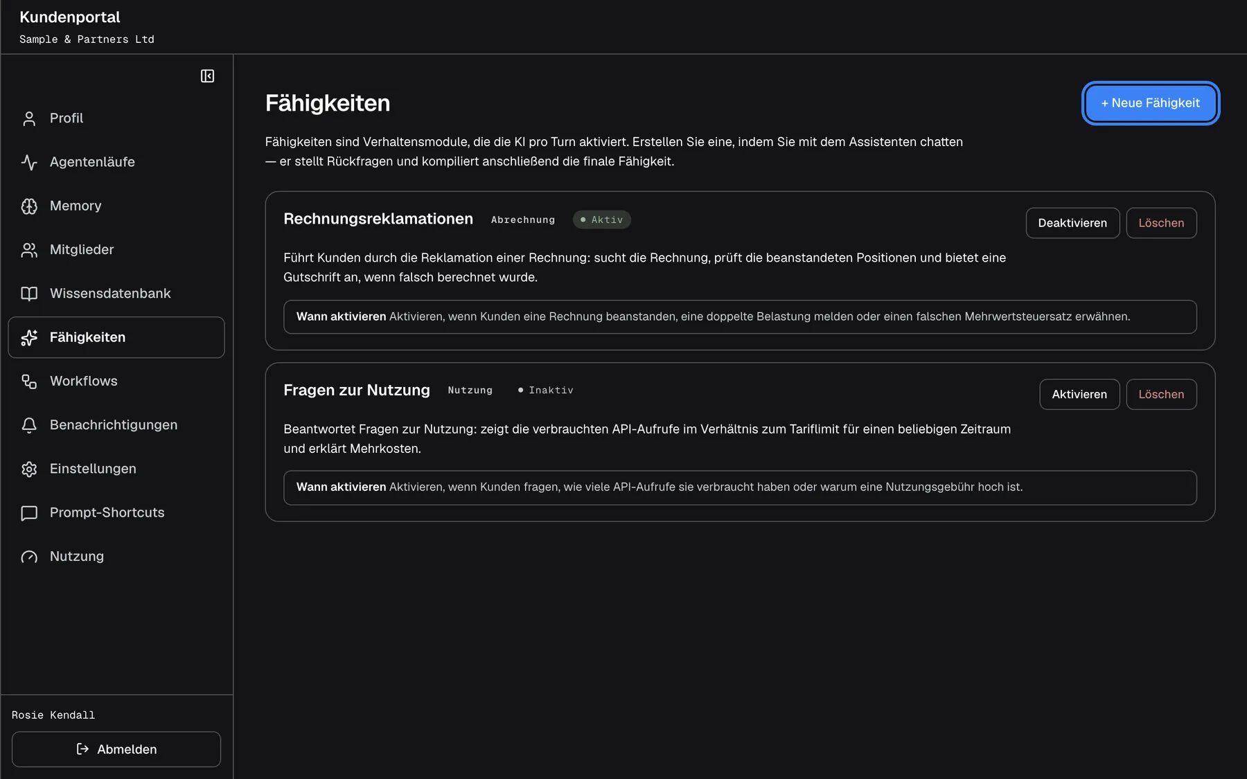 Die Seite „Fähigkeiten“ mit der Einleitung, dass Fähigkeiten Verhaltensmodule sind, die der Assistent pro Anfrage aktiviert und die Sie im Gespräch mit einem Assistenten anlegen, und mit der blauen Schaltfläche „+ Neue Fähigkeit“, hervorgehoben. Zwei Fähigkeiten sind gelistet: „Rechnungsreklamationen“ (Kategorie „Abrechnung“, „Aktiv“) und „Fragen zur Nutzung“ (Kategorie „Nutzung“, „Inaktiv“), jeweils mit Beschreibung, „Wann aktivieren“ und den Schaltflächen „Deaktivieren“ oder „Aktivieren“ und „Löschen“. Eine Bearbeiten-Schaltfläche gibt es nicht.