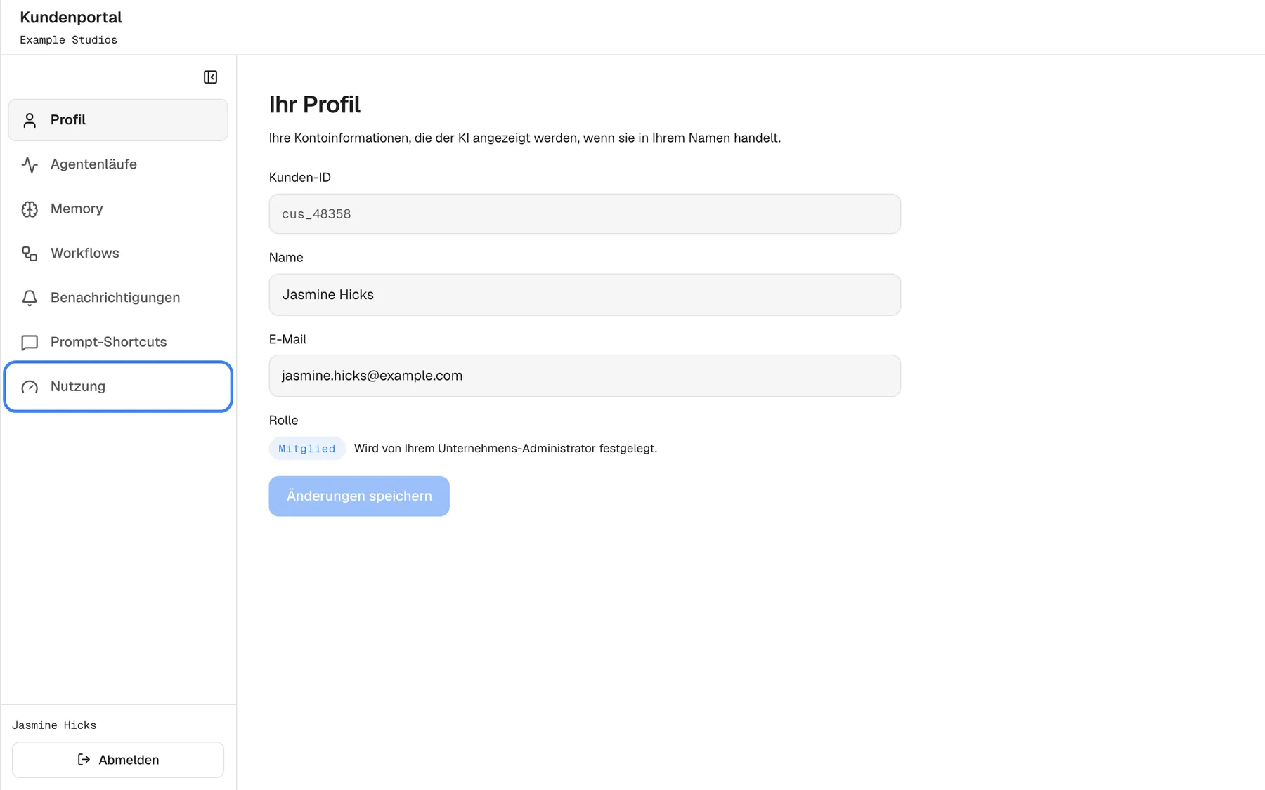 Das Kundenportal, direkt über einen Link geöffnet, als Mitglied Jasmine Hicks von „Example Studios“. Das Menü links ist kürzer: „Profil“, „Agentenläufe“, „Memory“, „Workflows“, „Benachrichtigungen“, „Prompt-Shortcuts“ und „Nutzung“, Letzteres hervorgehoben. Geöffnet ist „Ihr Profil“ mit der Kunden-ID „cus_48358“, Name und E-Mail und der Rolle „Mitglied“. Über einen Link geöffnet hat das Portal keine Schließen-Schaltfläche.