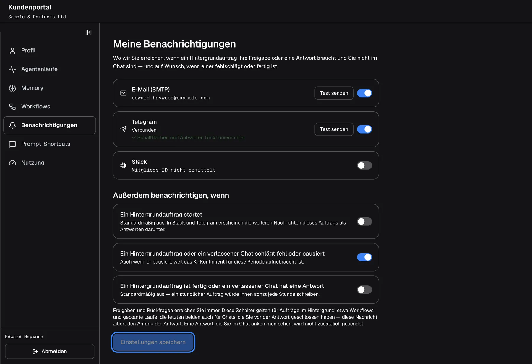 Die Seite Benachrichtigungen als Mitglied, das nur "Meine Benachrichtigungen" sieht: "Wo wir Sie erreichen, wenn ein Hintergrundauftrag Ihre Freigabe oder eine Antwort braucht und Sie nicht im Chat sind — und auf Wunsch, wenn einer fehlschlägt oder fertig ist." Drei Karten: "E-Mail (SMTP)" eingeschaltet mit "Test senden", "Telegram" mit "Verbunden", "✓ Schaltflächen und Antworten funktionieren hier" und "Test senden" sowie "Slack" ausgeschaltet. Unter "Außerdem benachrichtigen, wenn" ist nur "Ein Hintergrundauftrag oder ein verlassener Chat schlägt fehl oder pausiert" an. Die hervorgehobene Schaltfläche "Einstellungen speichern" unten wird aktiv, sobald sich ein Schalter ändert.