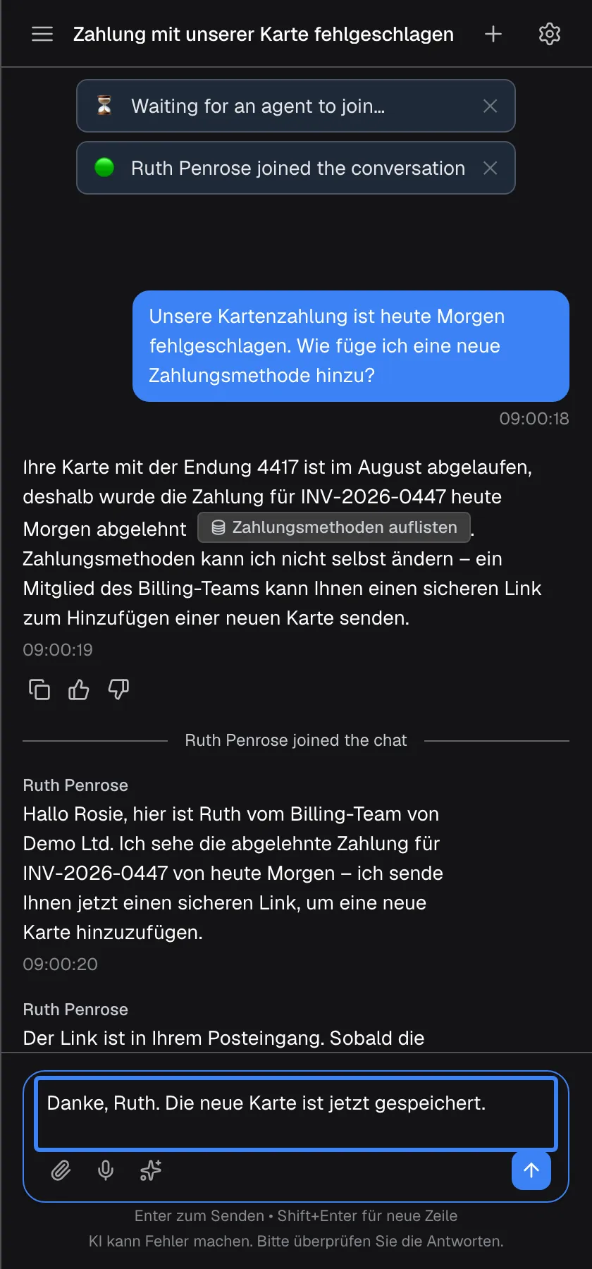 Der Chat mit Ruth Penrose, gescrollt bis zu ihrer letzten Antwort, „Der Link ist in Ihrem Posteingang. Sobald die neue Karte gespeichert ist, wiederhole ich die Zahlung, und Sie erhalten eine Quittung per E-Mail.“. Im Eingabefeld „Message the support agent…“, hervorgehoben, tippen Sie „Danke, Ruth. Die neue Karte ist jetzt gespeichert.“. Solange die Mitarbeiterin im Chat ist, antwortet der Assistent nicht; eine Schaltfläche, um die Sitzung selbst zu beenden, gibt es nicht.