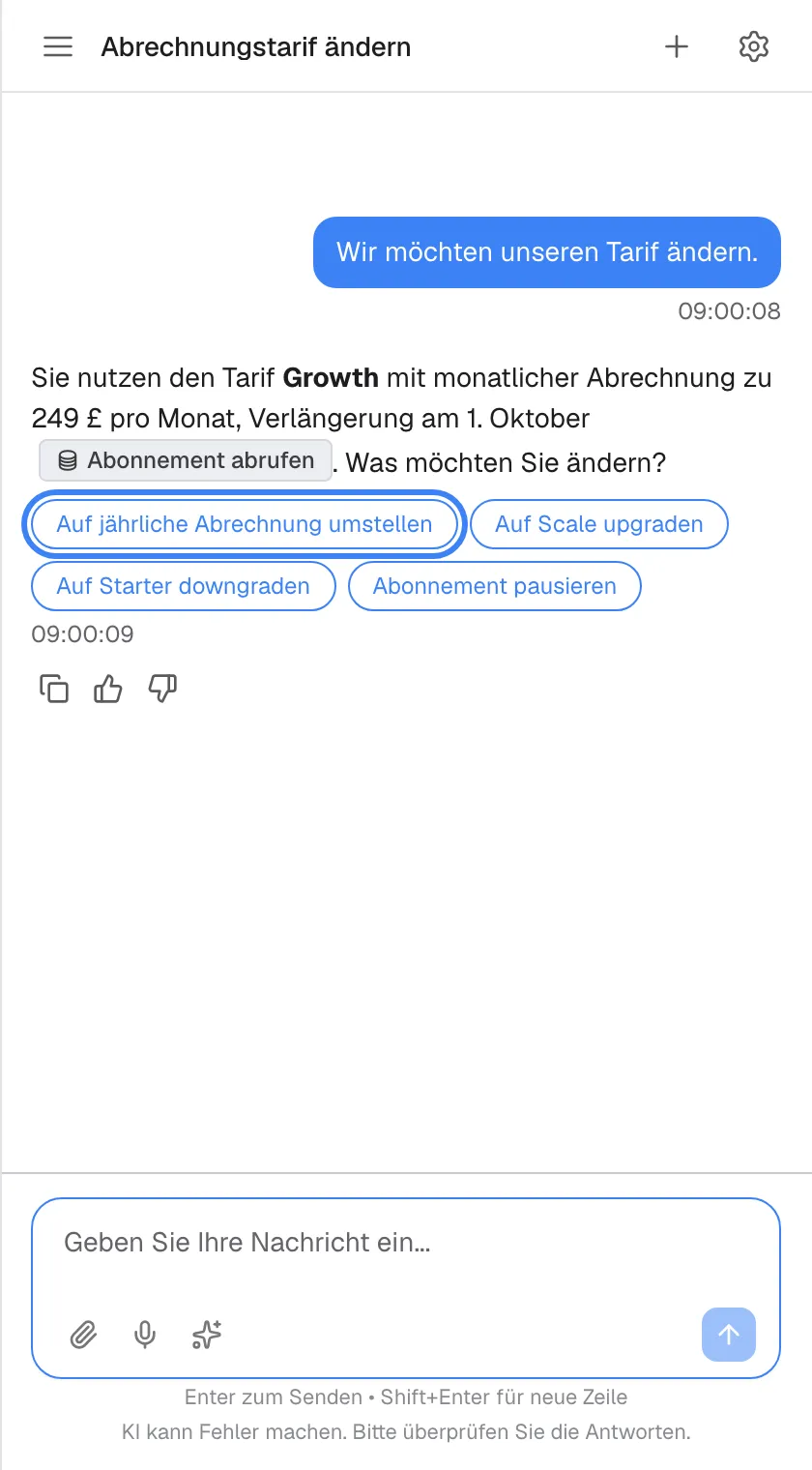 Ein Chat mit dem Titel „Abrechnungstarif ändern“. Auf Ihre Nachricht „Wir möchten unseren Tarif ändern.“ antwortet der Assistent, dass Sie den Tarif Growth mit monatlicher Abrechnung zu 249 £ nutzen, Verlängerung am 1. Oktober, mit dem grauen Abzeichen „Abonnement abrufen“, und fragt, was Sie ändern möchten. Es folgen vier abgerundete Antwortoptionen: „Auf jährliche Abrechnung umstellen“, hervorgehoben, „Auf Scale upgraden“, „Auf Starter downgraden“ und „Abonnement pausieren“. Darunter liegen die Symbole zum Kopieren, Daumen hoch und Daumen runter.