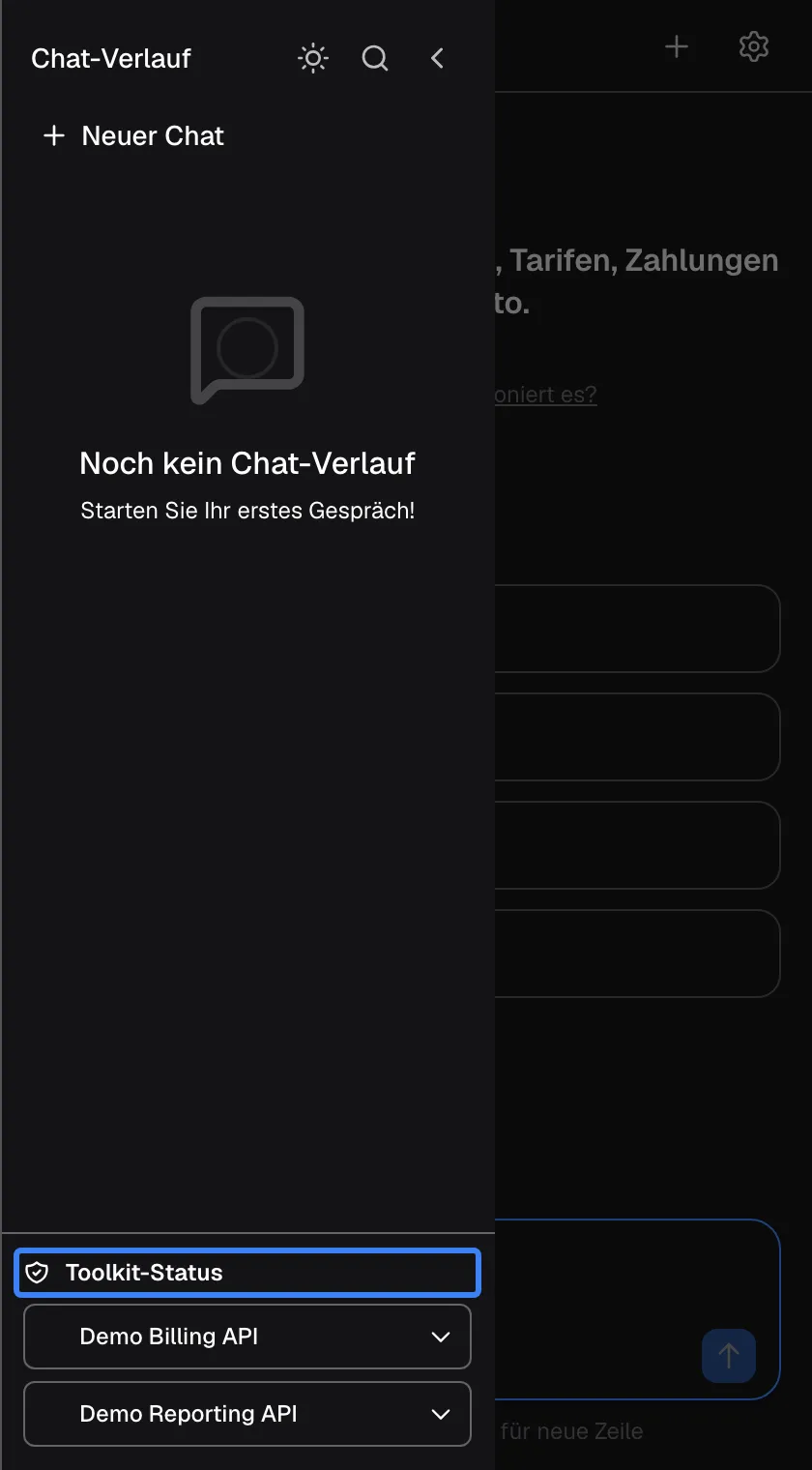 Die Seitenleiste des Chatverlaufs, geöffnet über das Menüsymbol, nachdem beide Dienste übersprungen wurden. Unten liegt ein Bereich mit dem Titel „Toolkit-Status“, hervorgehoben, mit je einer Zeile pro verbundenem Dienst, „Demo Billing API“ und „Demo Reporting API“, jede mit einem Pfeil zum Aufklappen. Darüber steht „Noch kein Chat-Verlauf“. Eine aufgeklappte Zeile bietet „Authentifizieren“, um den Bildschirm für Zugangsdaten erneut zu öffnen, oder „Abmelden“, um früher gespeicherte Angaben zu entfernen.