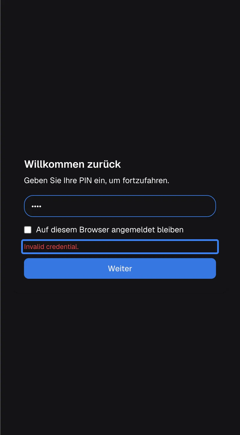 Die Karte „Willkommen zurück“ nach einer falschen PIN. Das Feld enthält noch vier verdeckte Ziffern, das Kästchen „Auf diesem Browser angemeldet bleiben“ ist nicht angehakt, und über der blauen Schaltfläche „Weiter“ ist die rote Meldung „Invalid credential.“ hervorgehoben – sie erscheint auch in der deutschen Oberfläche auf Englisch. Nach fünf Fehlversuchen in Folge wird das Konto für eine Weile gesperrt.