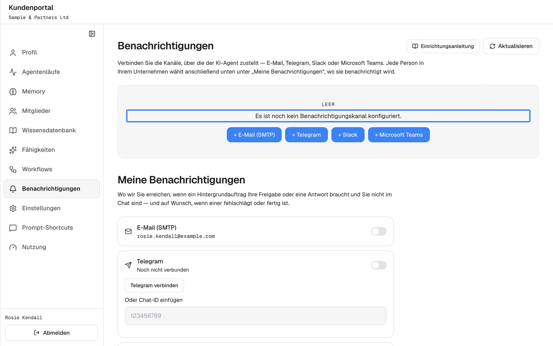 Die Seite Benachrichtigungen im Kundenportal als Kunden-Admin eines Unternehmens ohne eigenen Kanal. In einem gestrichelten Feld mit der Beschriftung "Leer" steht der hervorgehobene Text "Es ist noch kein Benachrichtigungskanal konfiguriert." mit vier Schaltflächen "+ E-Mail (SMTP)", "+ Telegram", "+ Slack" und "+ Microsoft Teams". Oben rechts stehen "Einrichtungsanleitung" und "Aktualisieren". Ohne eigene Kanäle gehen die Benachrichtigungen über die Kanäle des Anbieters, daher bietet "Meine Benachrichtigungen" darunter trotzdem eine Auswahl.