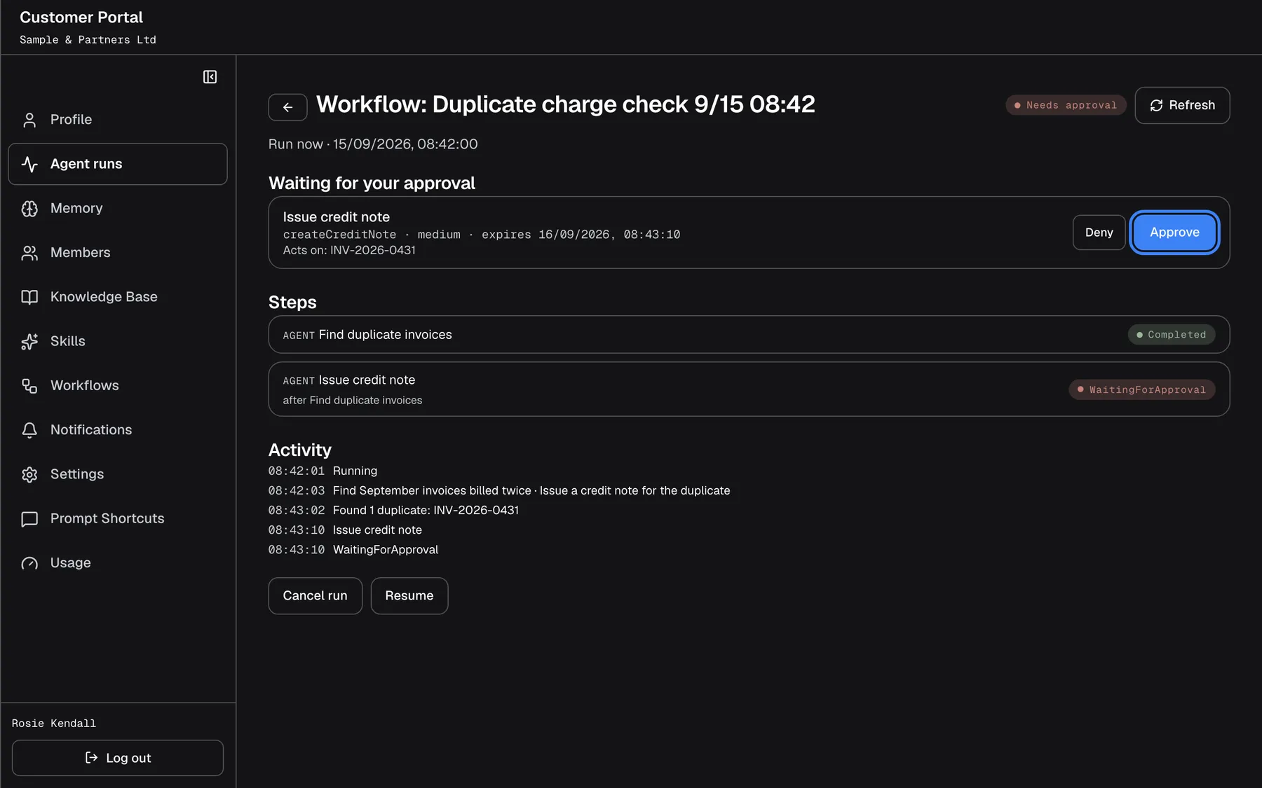 The customer portal on the run "Workflow: Duplicate charge check 9/15 08:42", status "Needs approval". Under "Waiting for your approval" the step "Issue credit note" shows "createCreditNote · medium · expires 16/09/2026, 08:43:10" and "Acts on: INV-2026-0431", with the buttons "Deny" and "Approve", the latter highlighted. Below are the steps and the activity log. A waiting approval expires after 24 hours and the step is then skipped.
