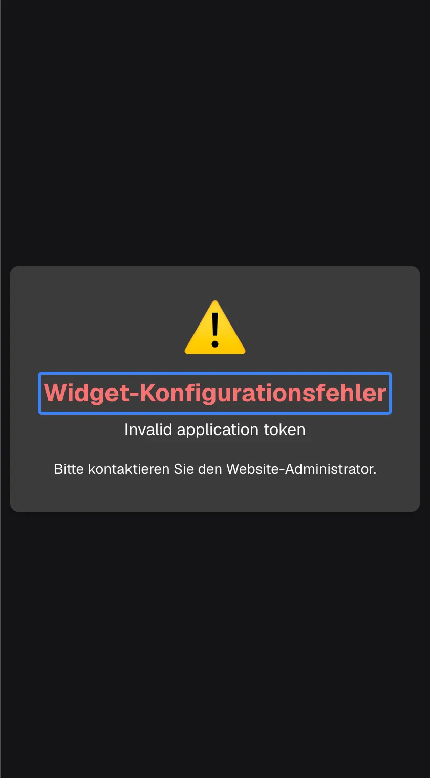 Das Fenster des Assistenten zeigt einen Fehler statt des Chats. In der Mitte einer Karte stehen ein gelbes Warnschild, die rote Überschrift „Widget-Konfigurationsfehler“, hervorgehoben, der englische Grund „Invalid application token“ und die Zeile „Bitte kontaktieren Sie den Website-Administrator.“. Eine Schaltfläche zum erneuten Versuchen gibt es nicht. Das erscheint, wenn die Einrichtung des Assistenten beim Anbieter nicht mehr gültig ist.
